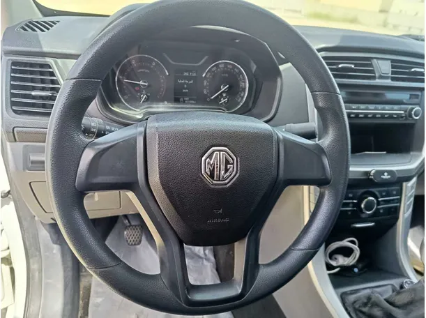 Car image 23