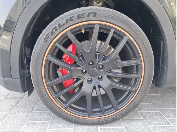 Car image 9