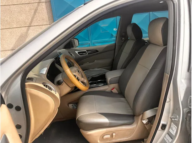 Car image 12