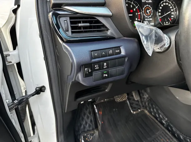 Car image 25