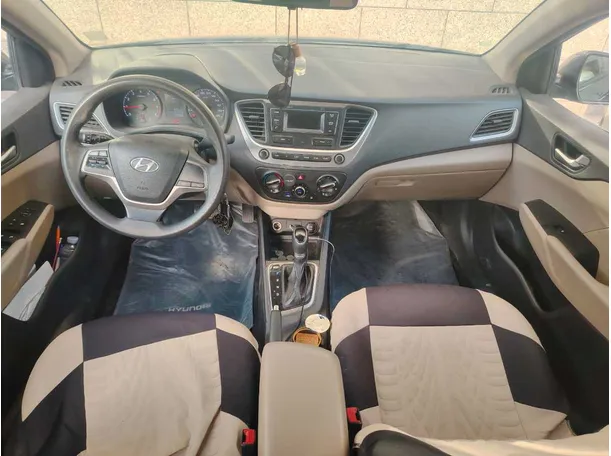 Car image 18