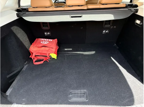 Car image 26