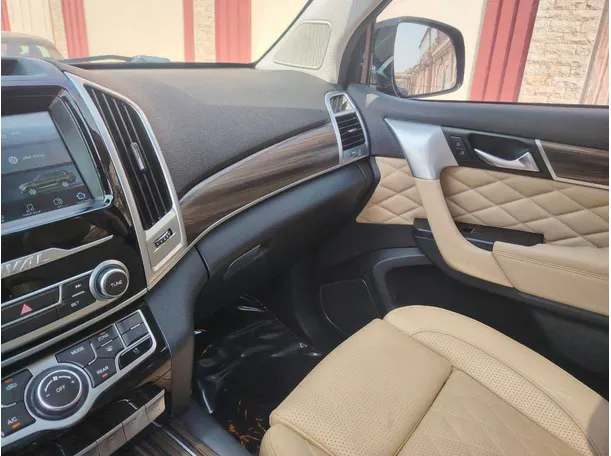 Car image 27