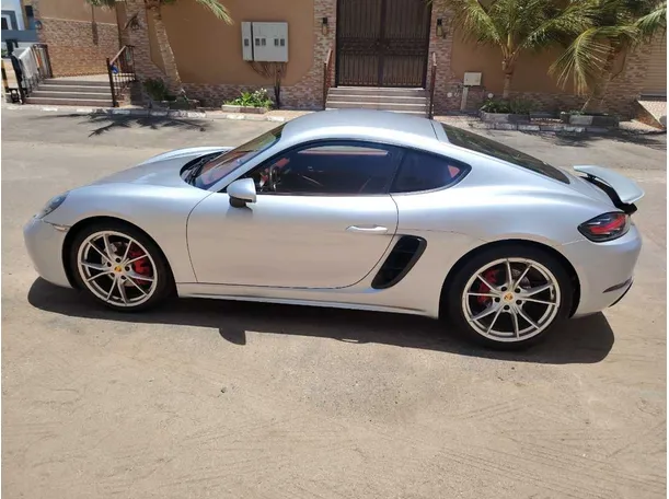 Car image 8