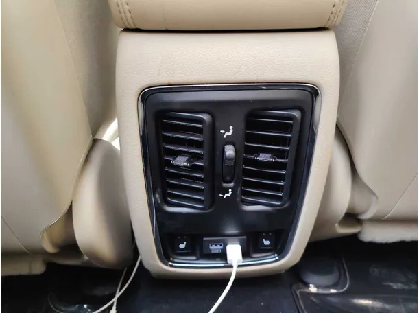 Car image 29