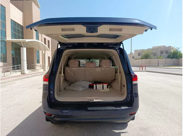 Car image 30