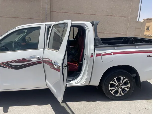 Car image 15