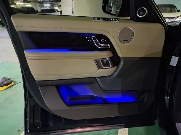 Car image 8