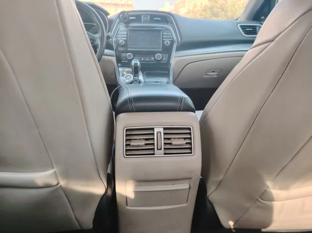 Car image 32