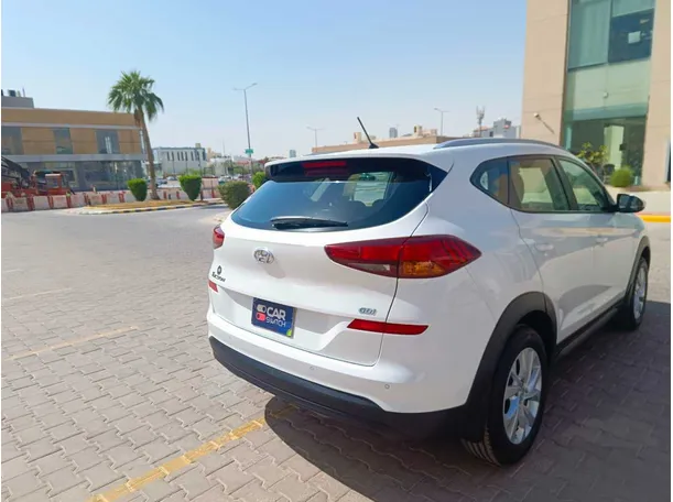 Car image 5