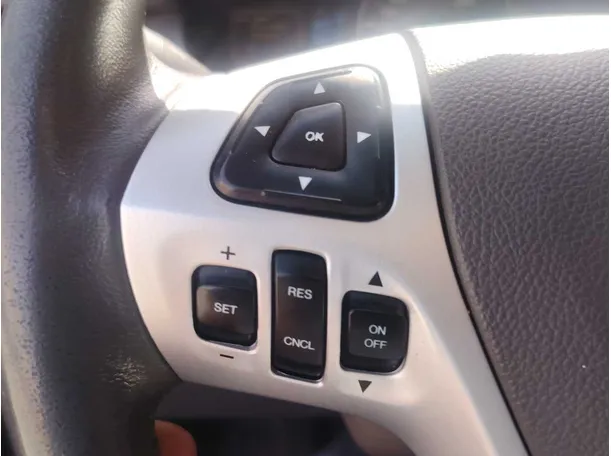 Car image 27