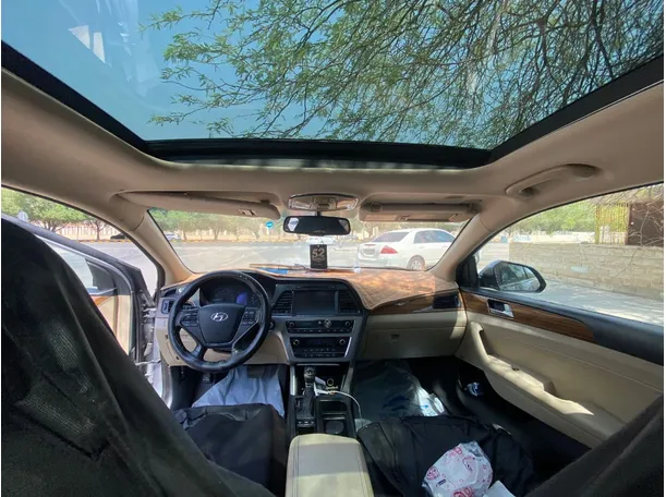 Car image 16