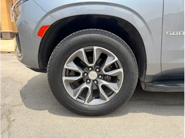 Car image 9