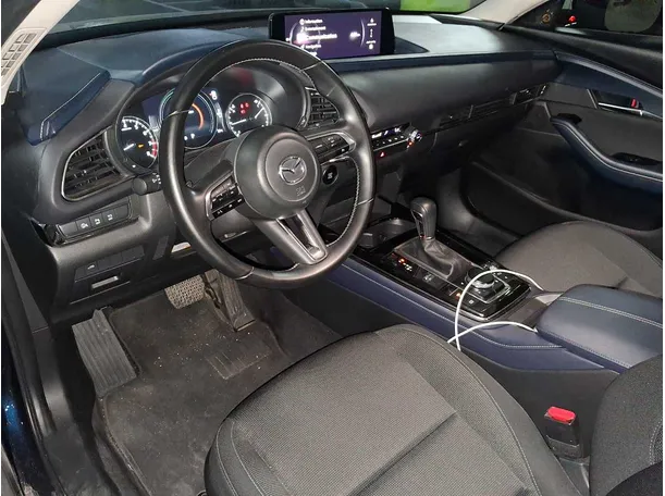 Car image 11