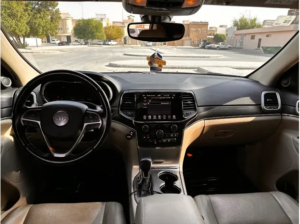 Car image 17