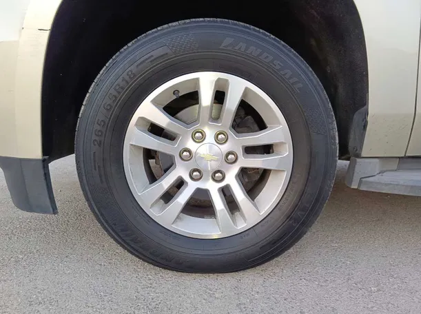 Car image 13