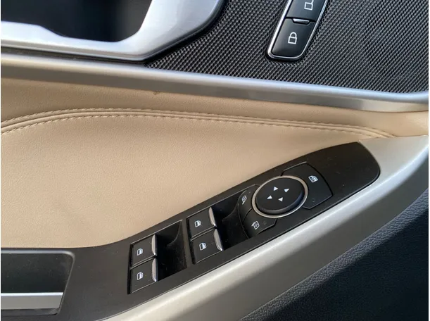 Car image 27