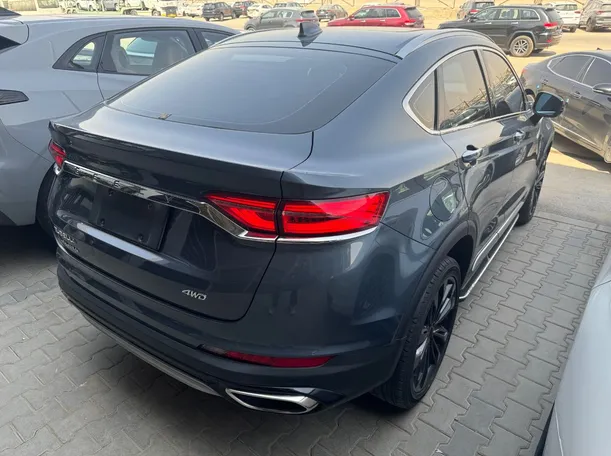 Car image 4