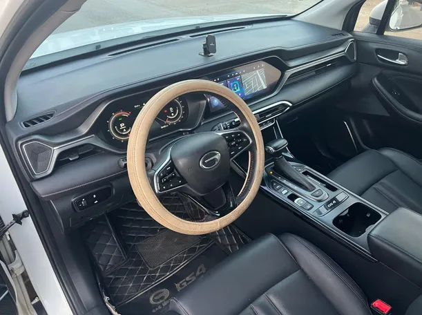 Car image 11