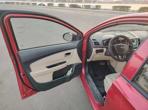 Car image 12