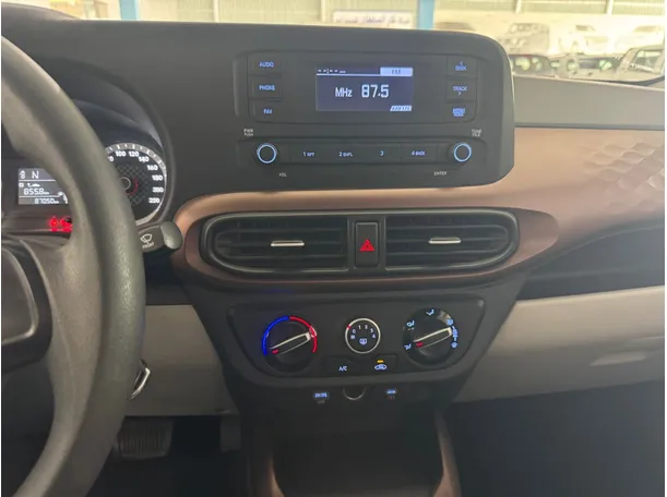 Car image 10