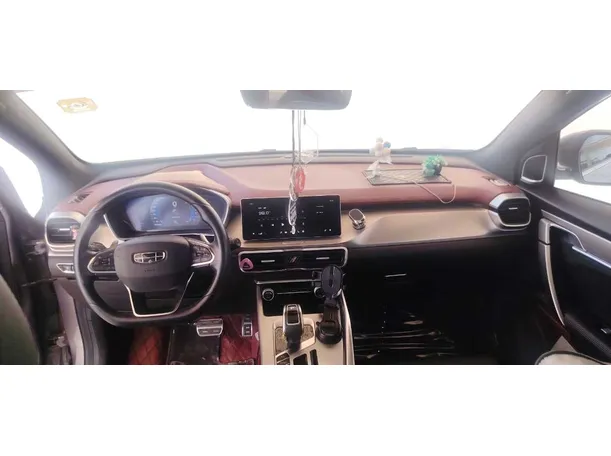 Car image 15