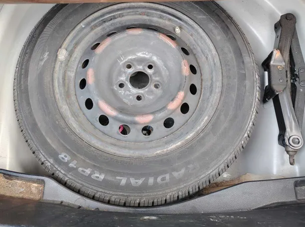Car image 25