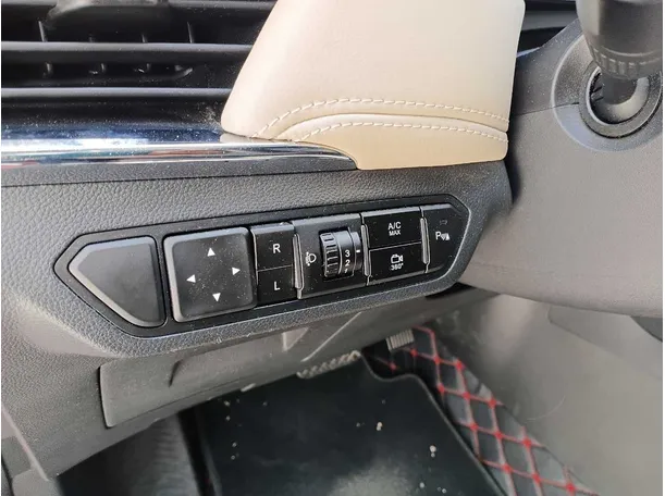 Car image 22