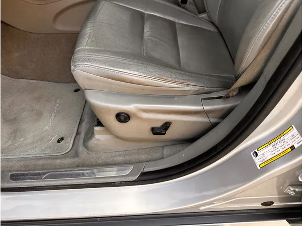 Car image 26