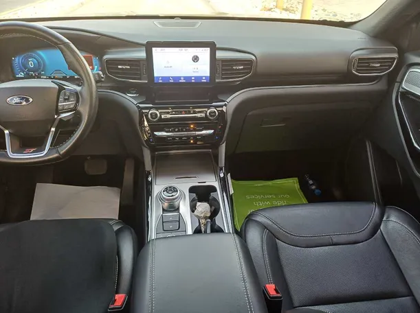 Car image 15