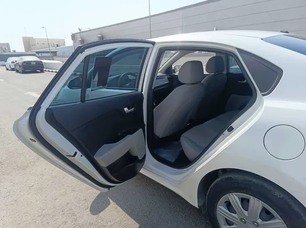 Car image 13