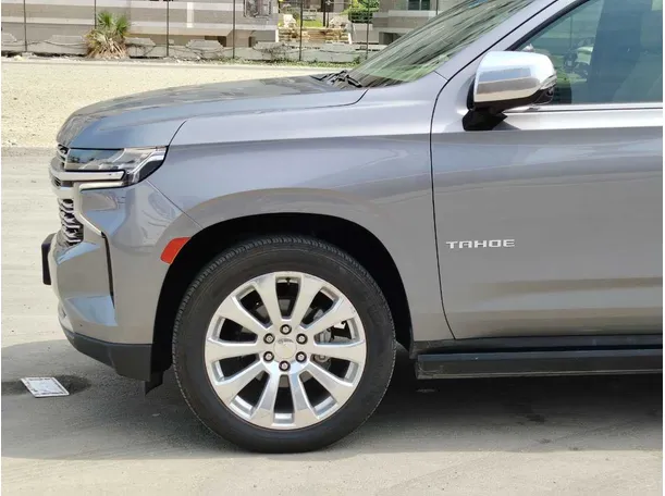 Car image 9