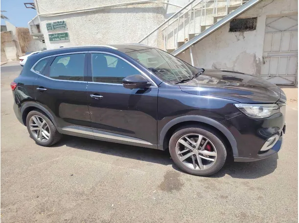 Car image 4