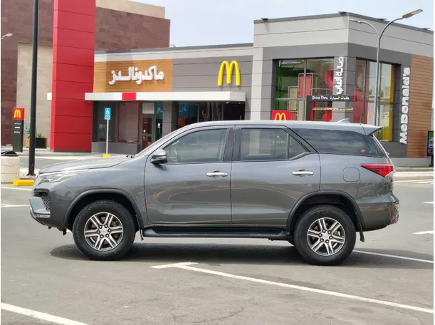 Car image 8