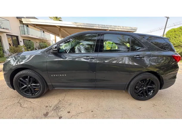 Car image 8