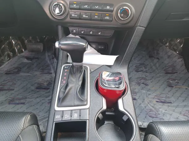 Car image 13