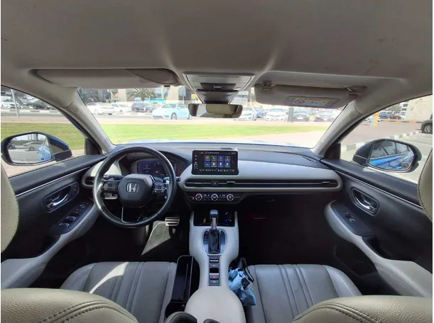 Car image 18
