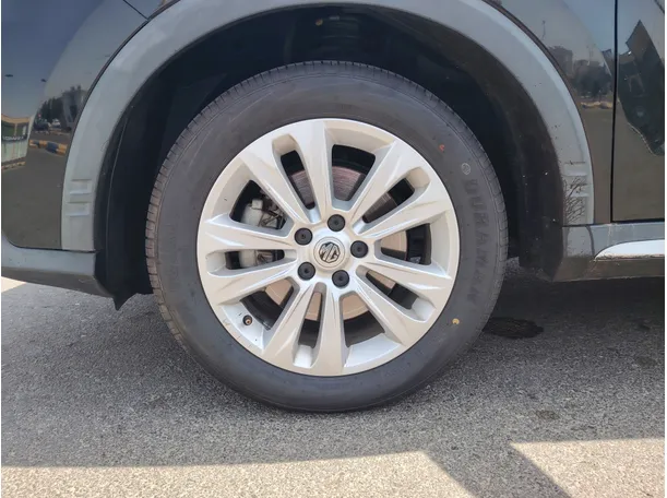Car image 9