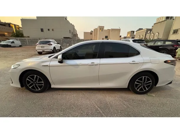 Car image 8