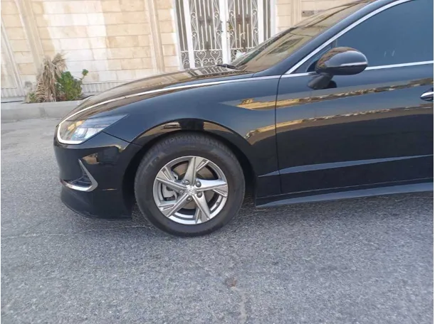 Car image 9
