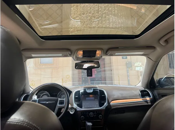 Car image 14