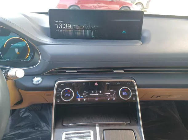 Car image 14