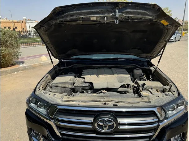 Car image 30