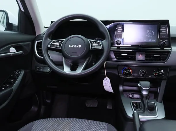 Car image 15