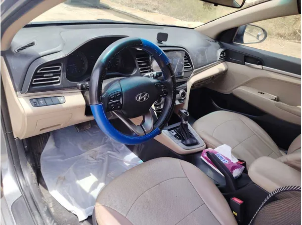Car image 12