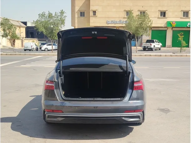 Car image 28