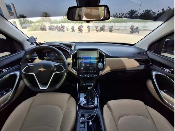 Car image 14