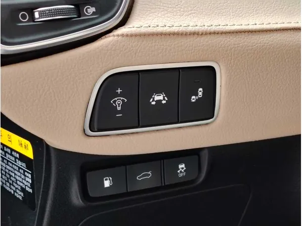 Car image 36