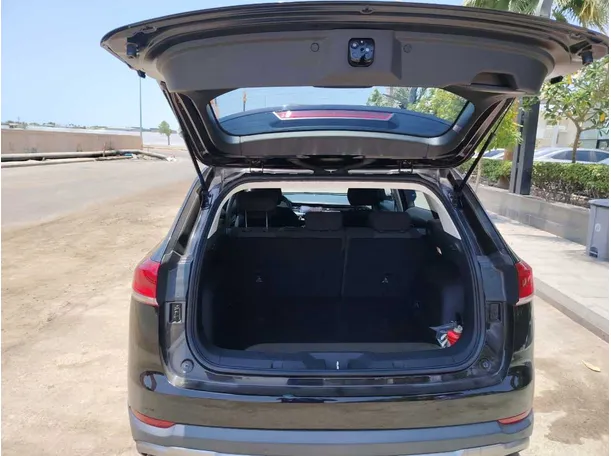 Car image 30