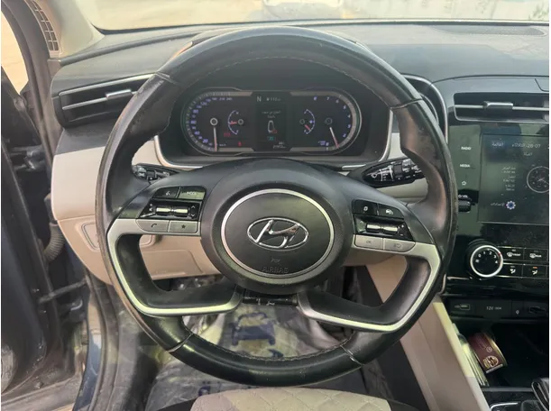 Car image 19